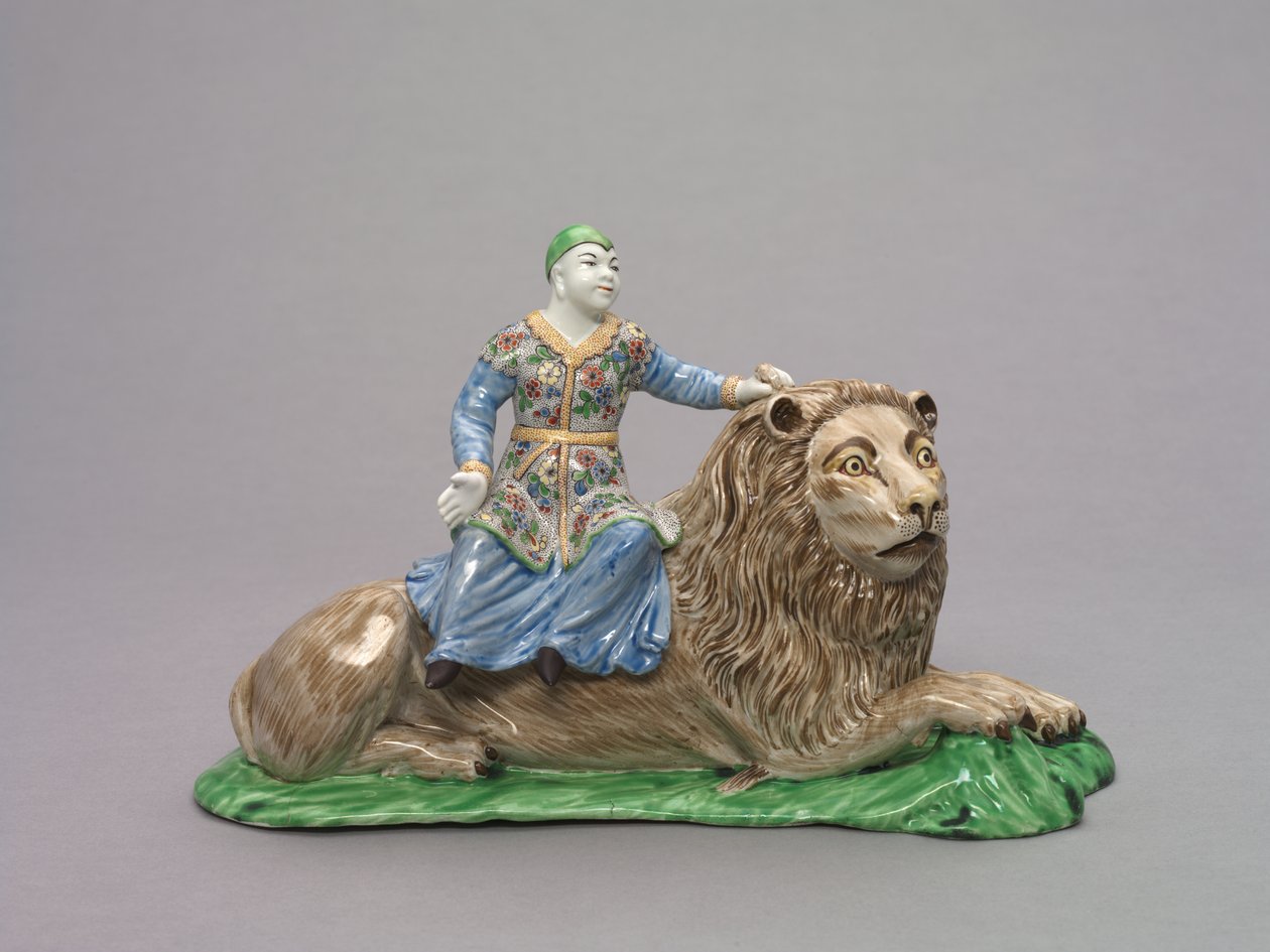 Figur siddende på en løve, ca. 1750 (blødt porcelæn med emaljedekoration) af French School