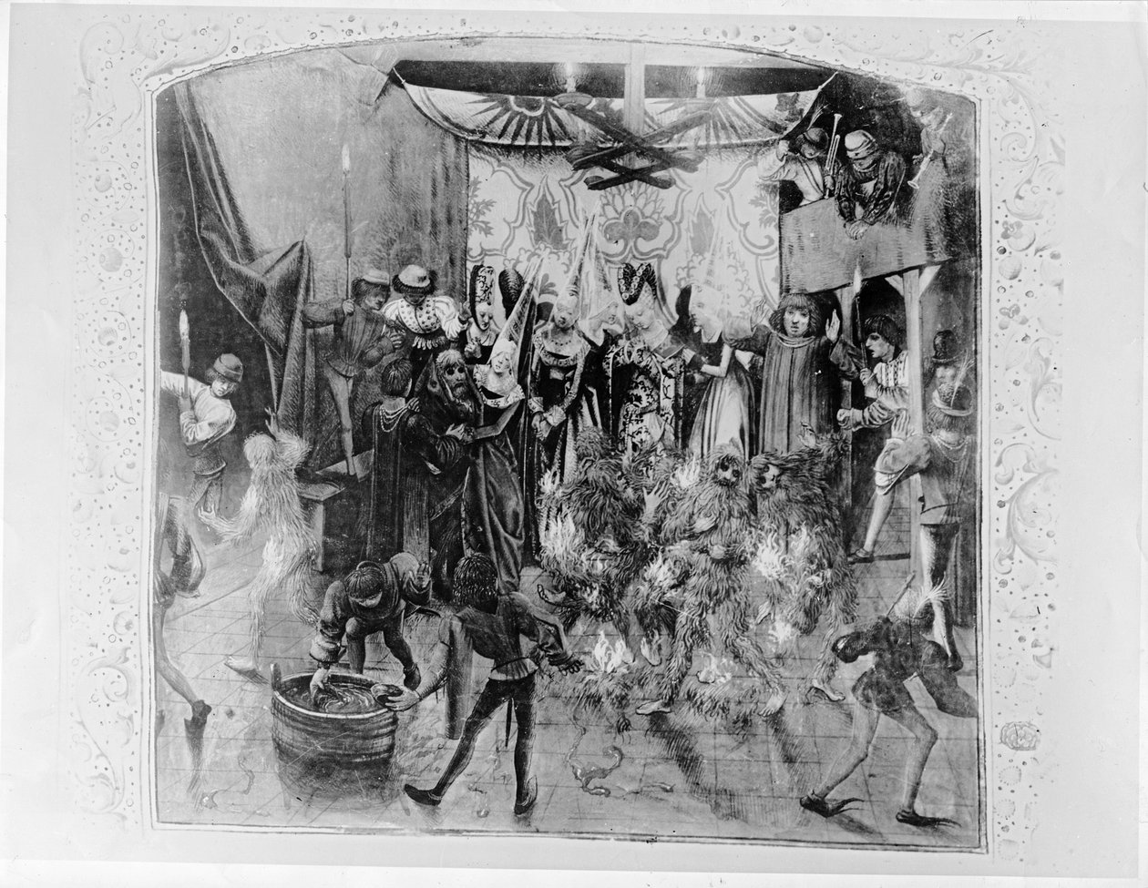 Fr 2646 f.176 Bal des Ardents, Charles VI (1380-1422) blev reddet af hertuginden af Berry, efter at Louis af Orleans satte ild til dansernes kostumer, fra Froissarts Chronicle, 1392 (se også 52 af French School
