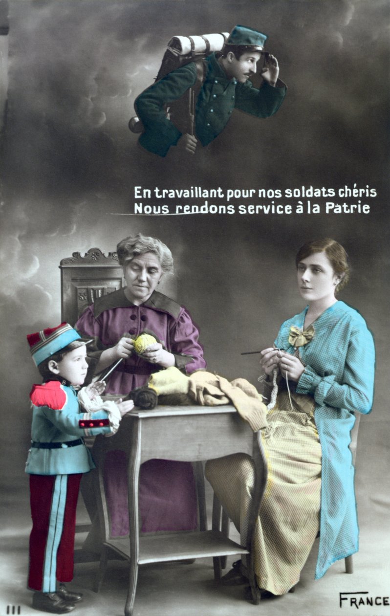 Fransk patriotisk postkort, der skildrer kvinders rolle under Første Verdenskrig 1914-18, 1915 af French School