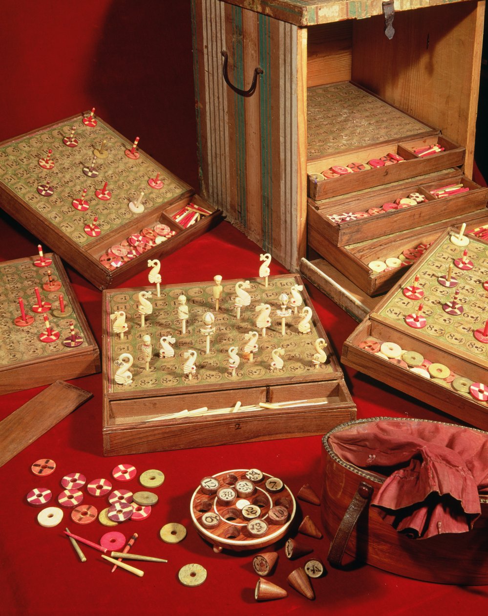 Game of Dauphin lotto opfundet af Louis XIV (1638-1715) (træ og elfenben) af French School