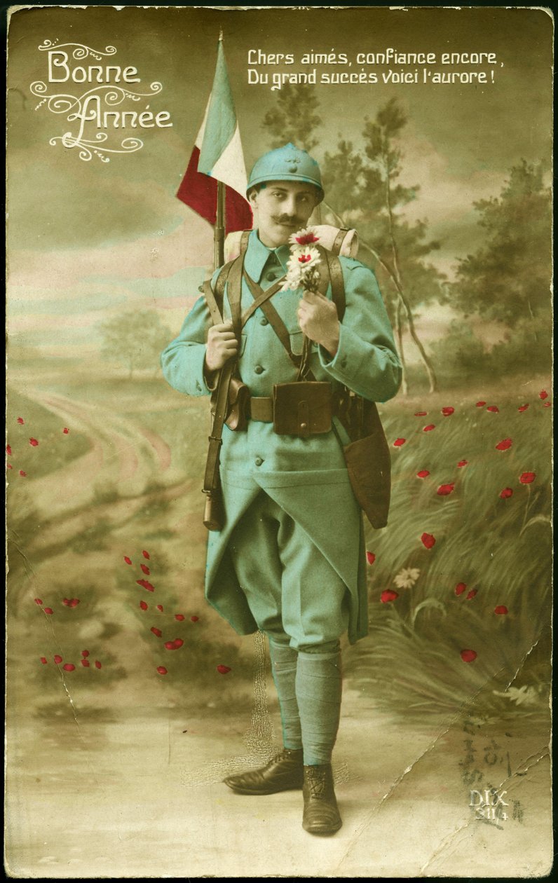 Hilsningspostkort for året 1916. En soldat bærer det franske flag med en pistol og ydmyger duften af en buket blomster i et landskab. Farvepostkort til årets ønsker 1916. af French School