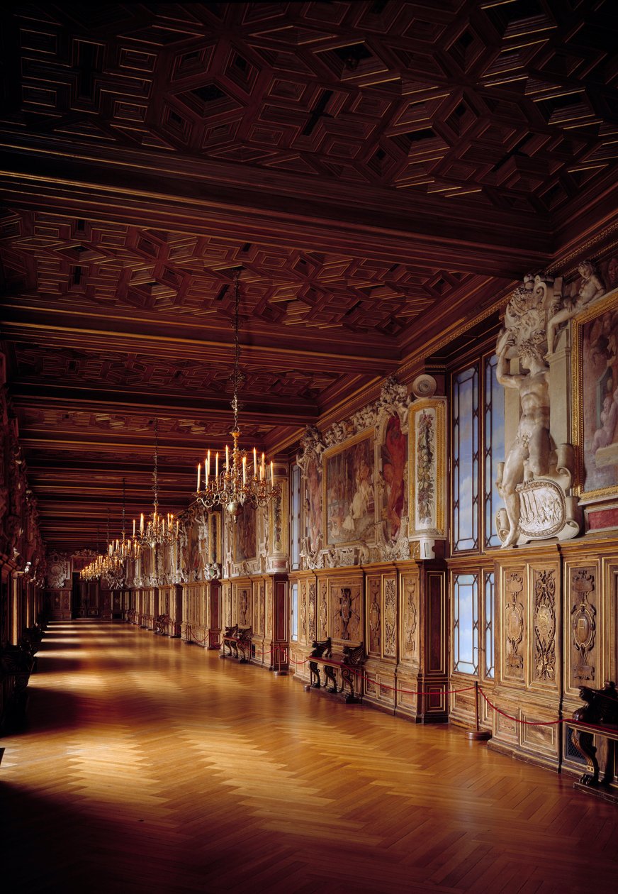 Indvendigt billede af galleriet Francois I i Fontainebleau. Træværk og vægmalerier af skolen Fontainebleau af French School
