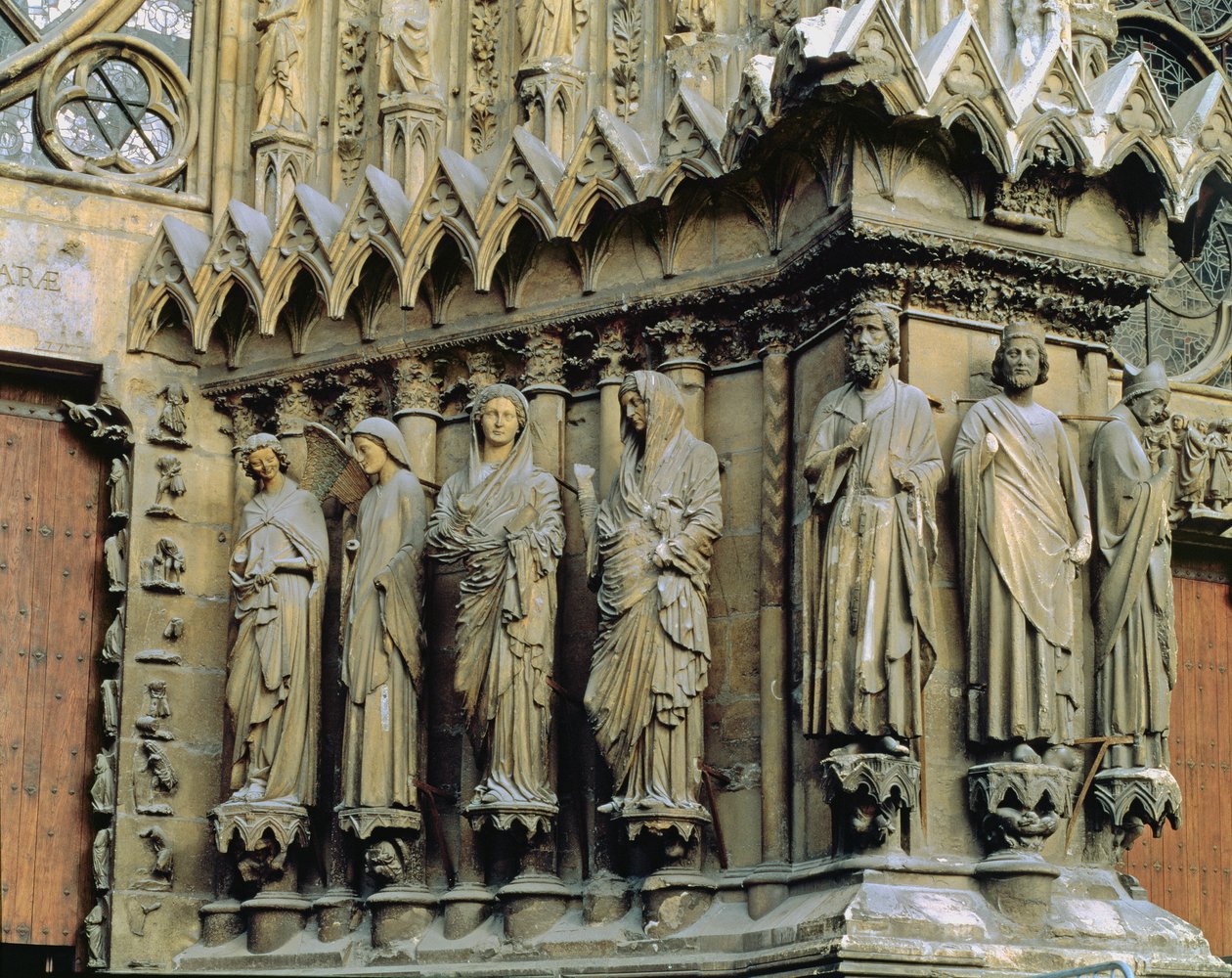 Karmfigurer fra højre side af midterportalen, vestfacade, ca. 1240 af French School