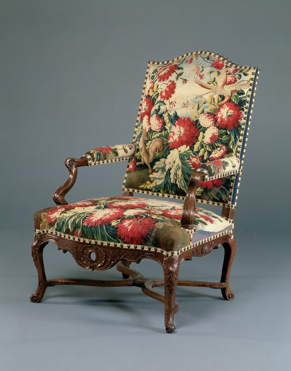 Louis XIV Fauteuil, ca. 1710 (udskåret valnød og gobelin) (se også 220169) af French School