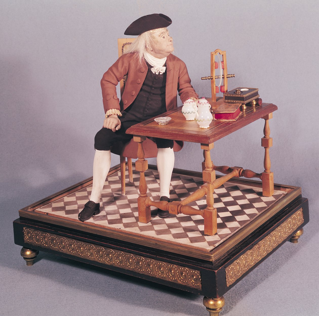 Model af Benjamin Franklin (1706-90) ved hans bord, slutningen af det 18. århundrede af French School
