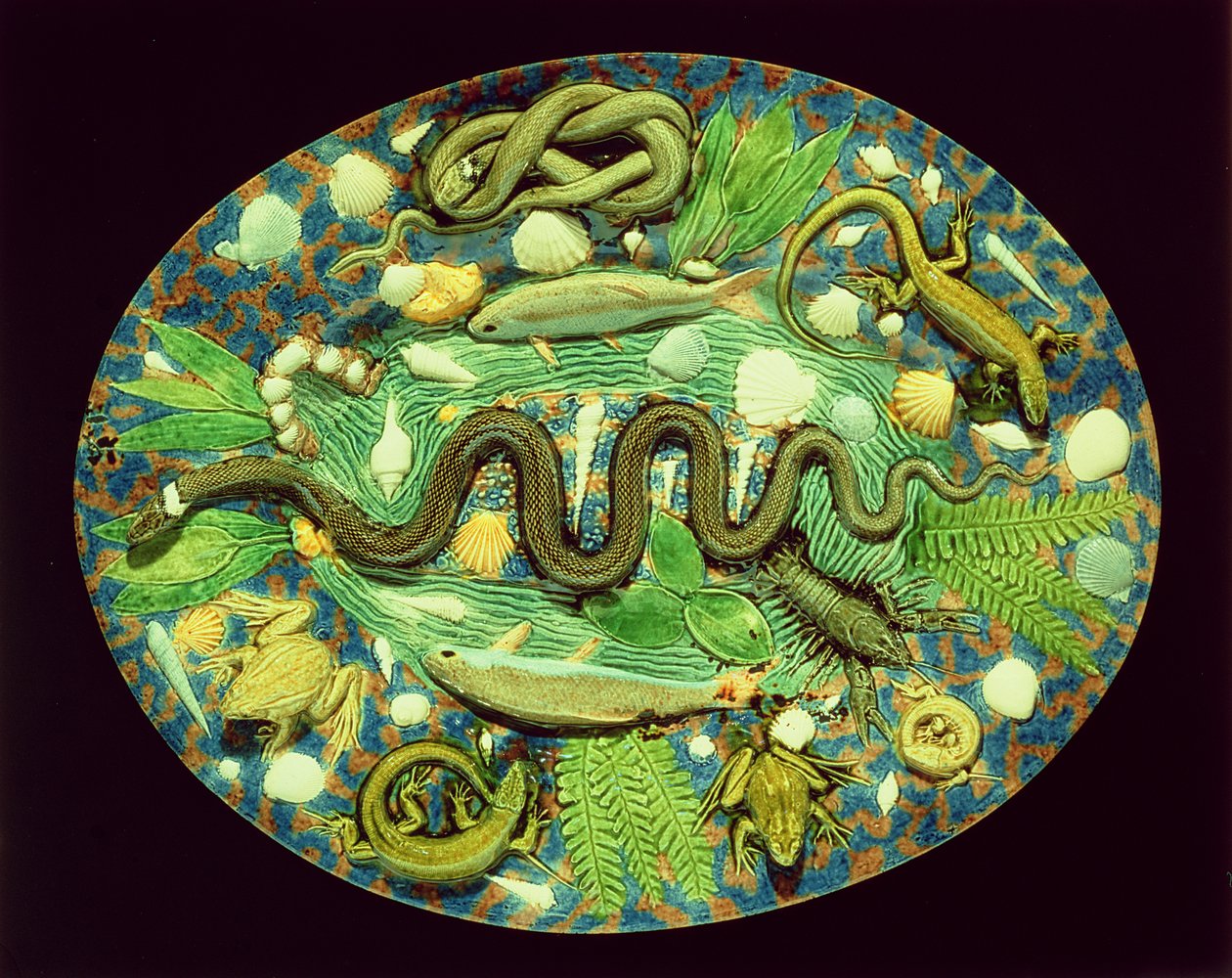 Ovalt fad med fisk og krybdyr, reproduktion af Bernard Palissy ware (lertøj) af French School