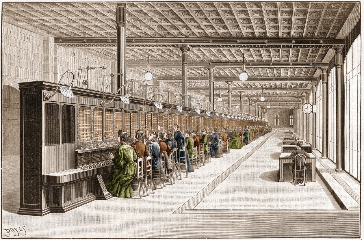 Oversigt over det store telefonkontor (Central telefonisk-standard telefoni) på rue Gutenberg i Paris, organiseret til at betjene 6000 abonnenter. Gravering fra 1895. af French School