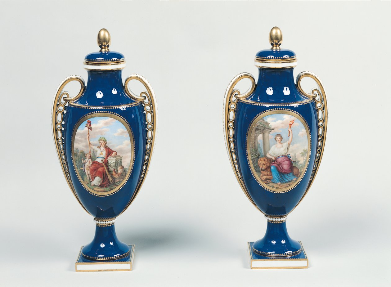 Et par Sevres-vaser dekoreret med allegoriske figurer af Retfærdighed og Republik (porcelæn) af French School