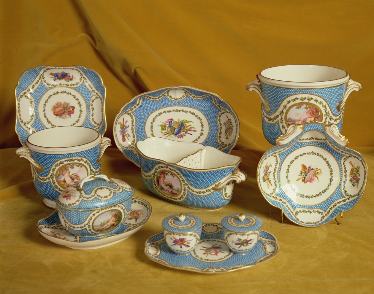 En del af Sevres Melbourne Service, 1770-71 (blødt-pasta porcelæn) af French School