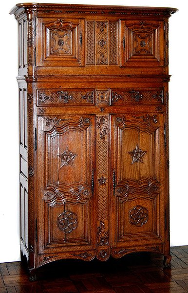 Picardie garderobe med frimurerdekoration, ca. 1740 (træ) af French School