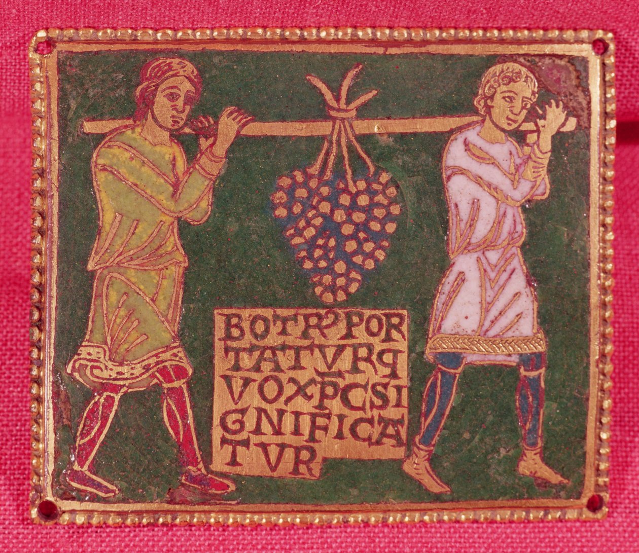 Plaque fra et kors, der forestiller to mænd, der bærer druerne fra det forjættede land, Mosane School (champleve-emaljeværk) af French School