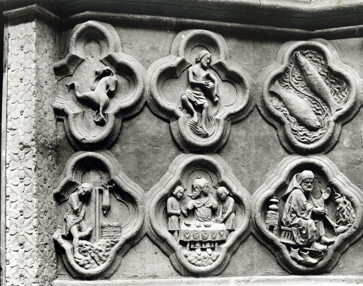 Quatrefoils med stjernetegnene og årets arbejde, fra katedralen Notre-Dame i Amiens (gipsstøbt af sten) af French School
