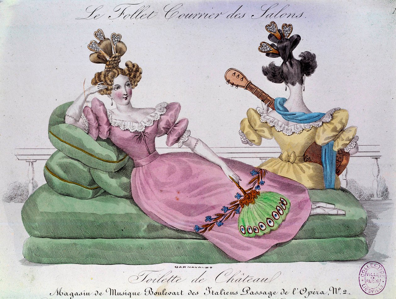Romantisk mode: Chateau toilet. To kvinder med ekstravagante frisurer på en canape. Indgravering af det 19. århundrede. Paris, Musée Carnavalet af French School