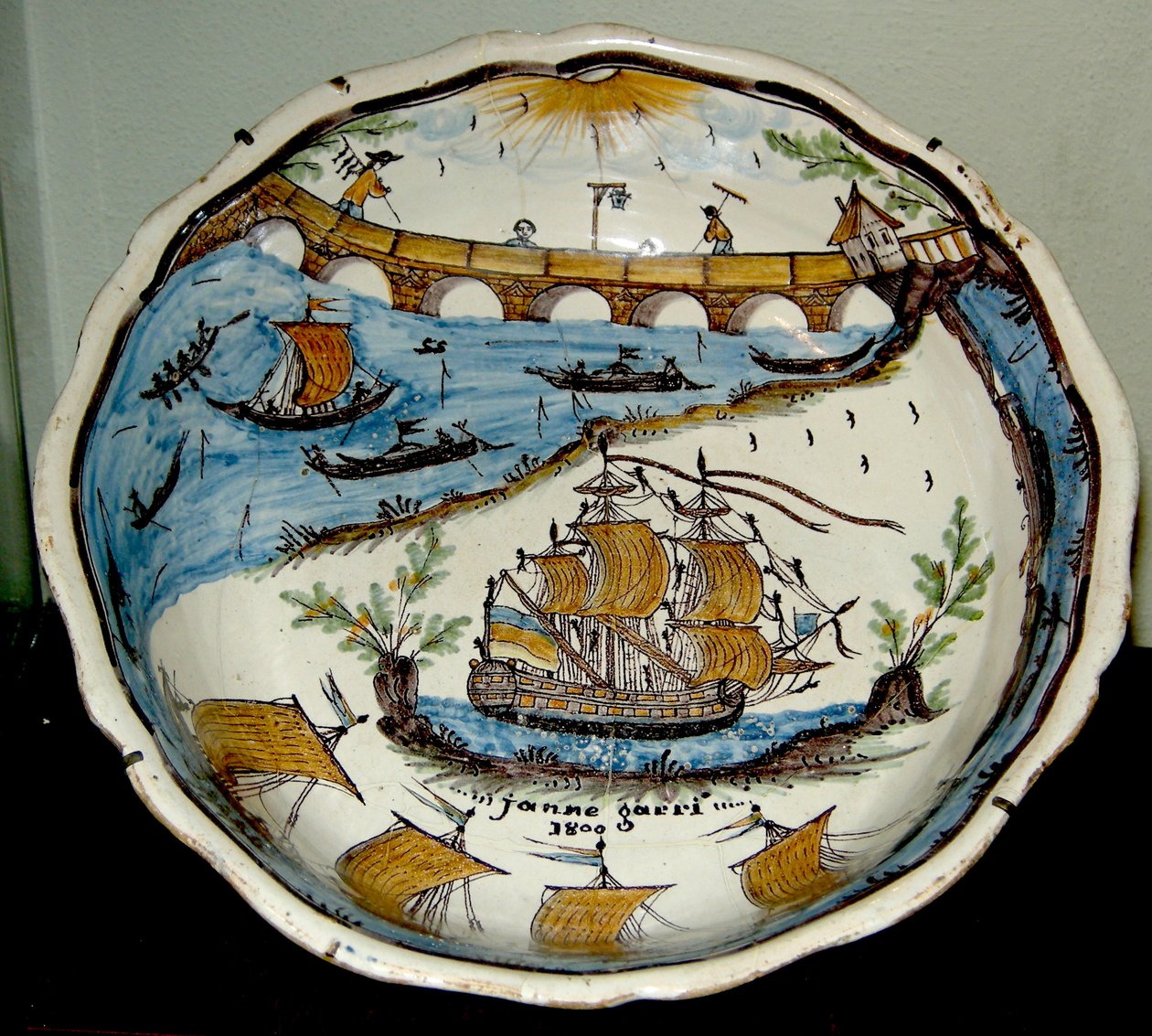 Salatskål, der viser skibsfart på Loire, Nevers, 1800 (keramik) af French School
