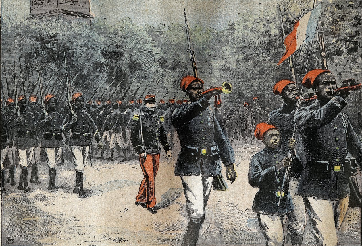 Senegalesiske Tirailleurs vender tilbage fra kommandør Jean-Baptiste Marchands (1863-1934) afrikanske udforskningsmission under kommando af kaptajn Mangin (1873-1908), der forbereder sig på revisionen den 14. juli af French School