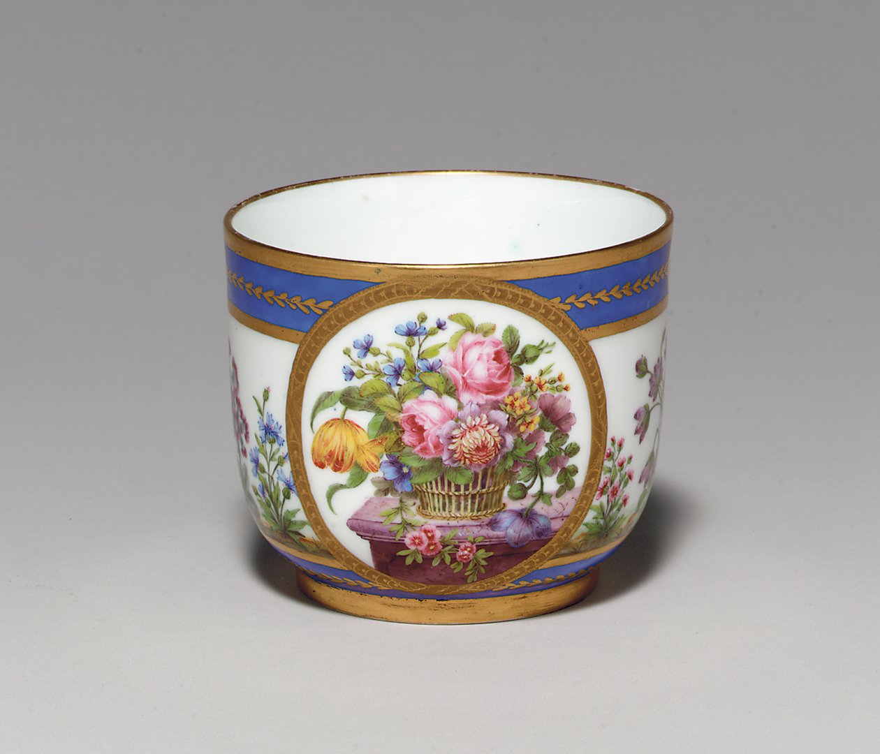 Sevres Beau Bleu sukkerskål, malermærke for Nicquet, forgyldt mærke for Vande, 1789 af French School