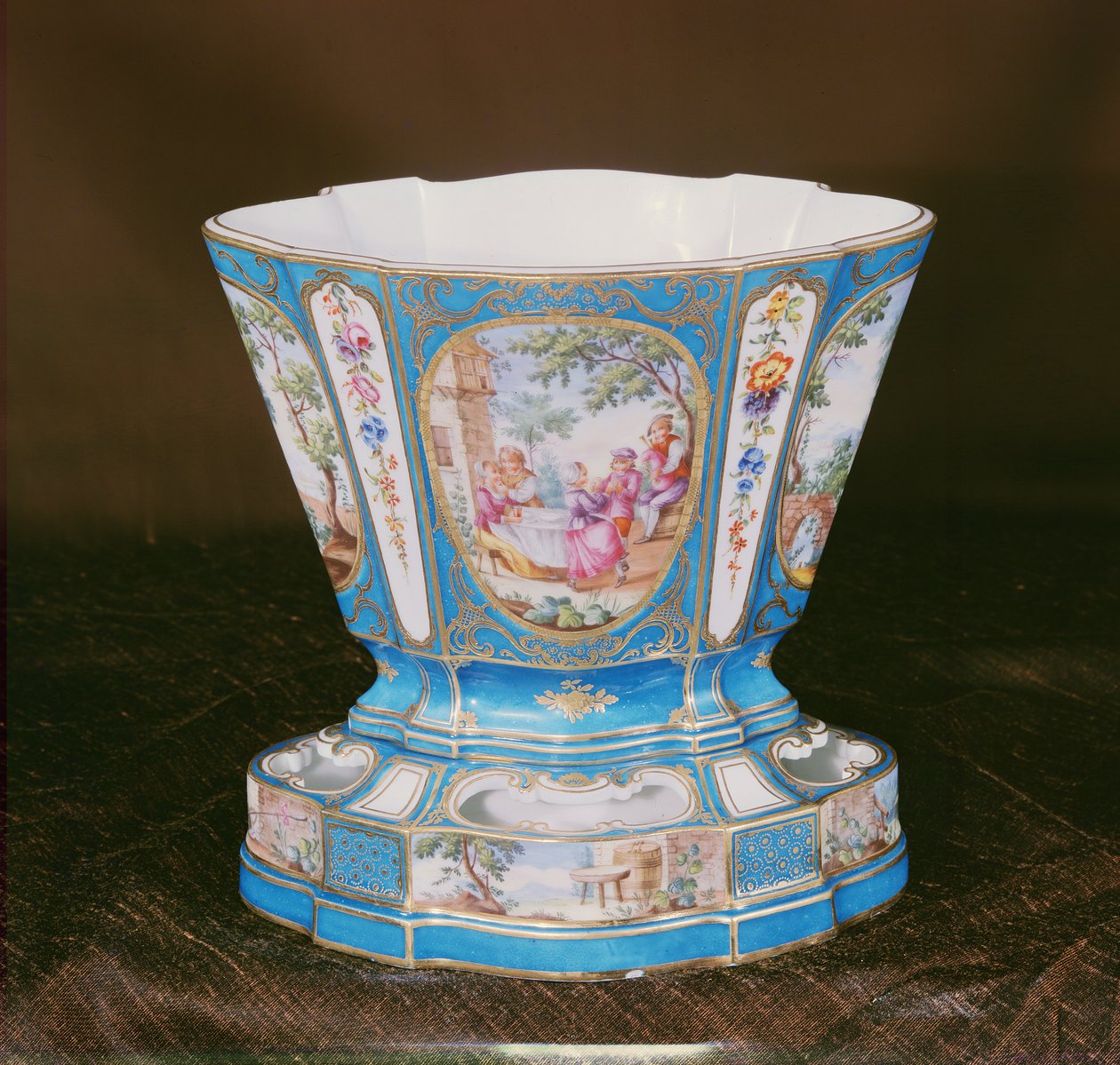 Sevres Eventtail blå-celeste plantekasse (porcelæn) af French School