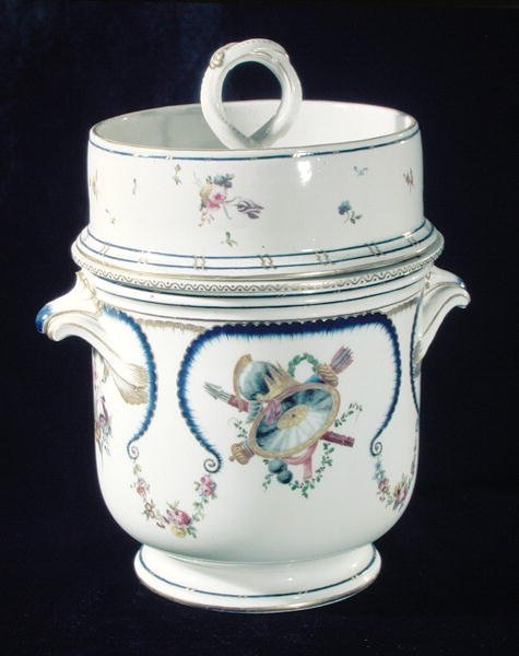 Sevres køler, 1762 (fajance) af French School