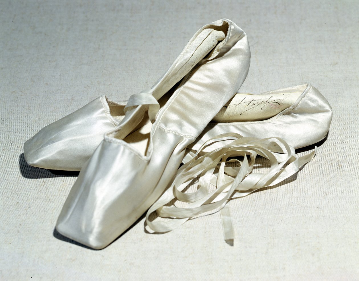 Signerede balletsko tilhørende Maria Taglioni (1804-84) af French School