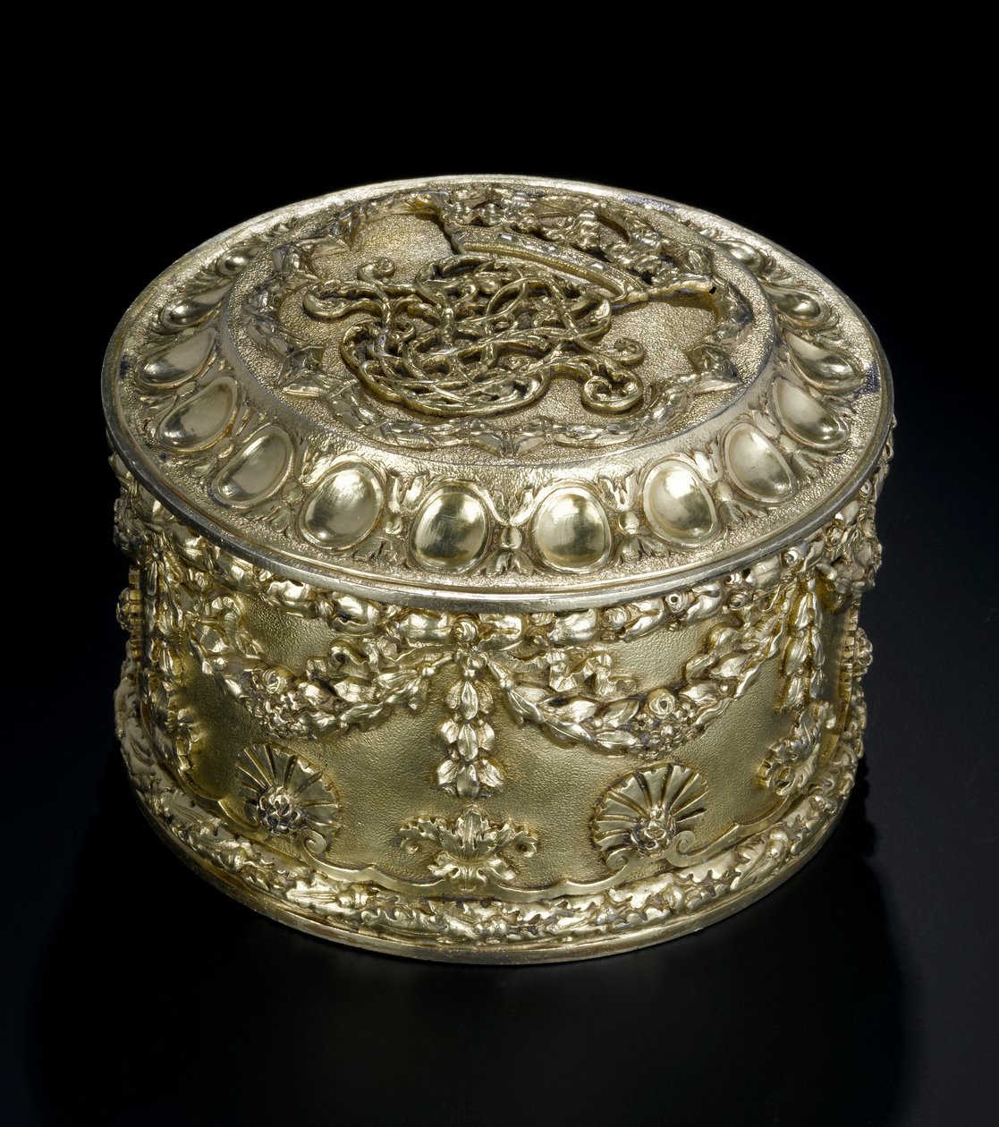 Silver-gilt circular box with cover from the Lennoxlove toilet service, owned by Frances Teresa Stewart, Duchess of Richmond and Lennox: French, Paris, assayed between April and September 1672dani af French School
