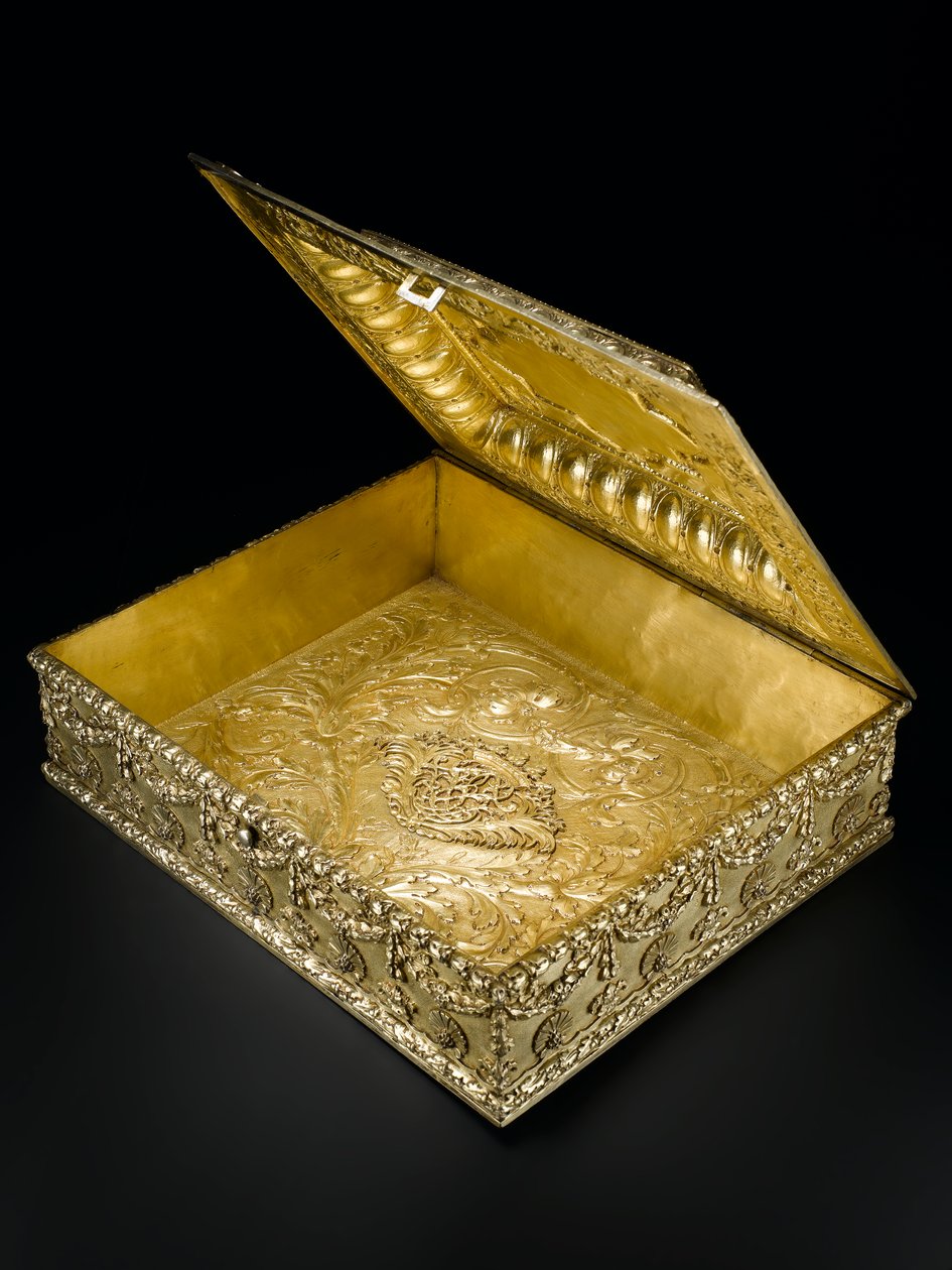 Silver-gilt rectangular casket with hinged lid, stepped in center, from the Lennoxlove toilet service, owned by Frances Teresa Stewart, Duchess of Richmond and Lennox: French, Paris, 1666- 1667dani af French School