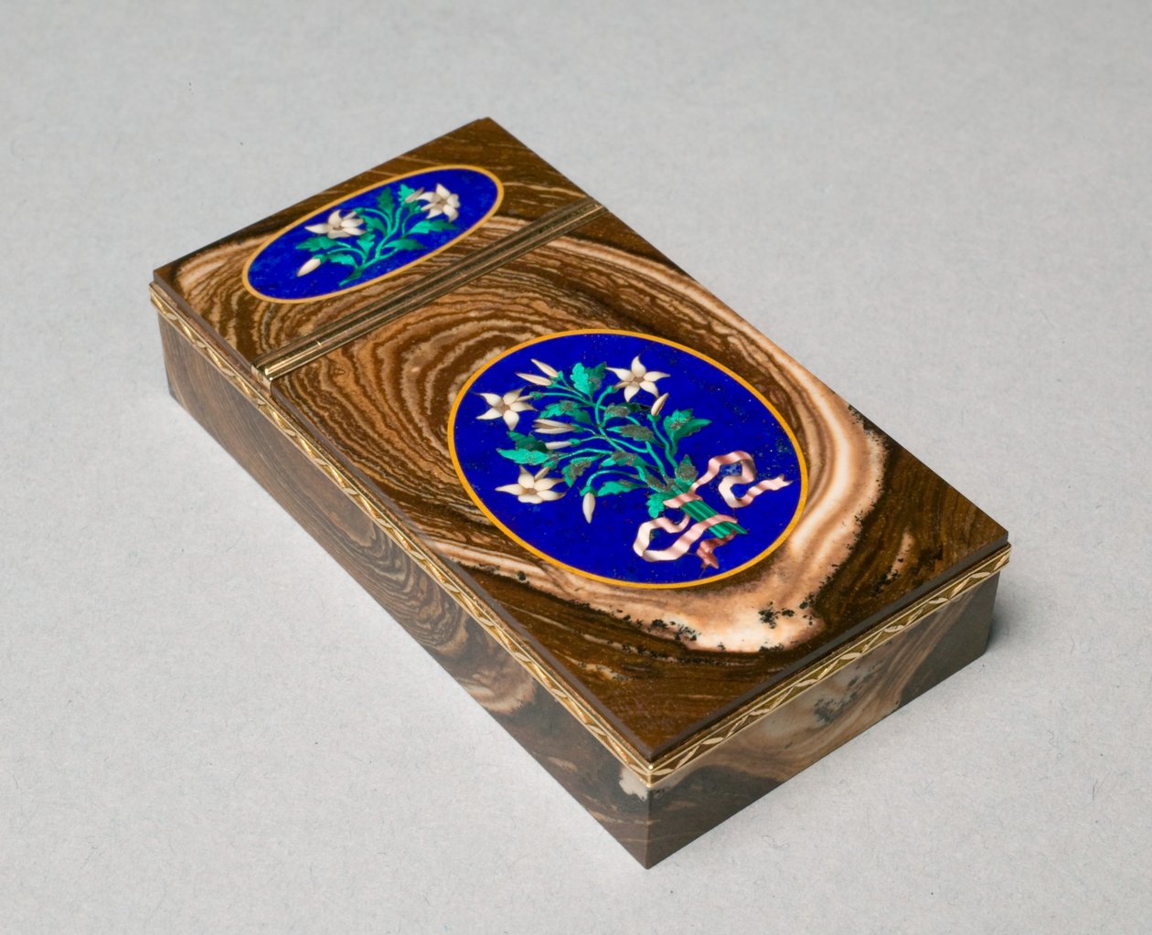 Snusæske, ca. 1840 (guld, agat, sæt med mosaikpaneler, lapisslebet) af French School