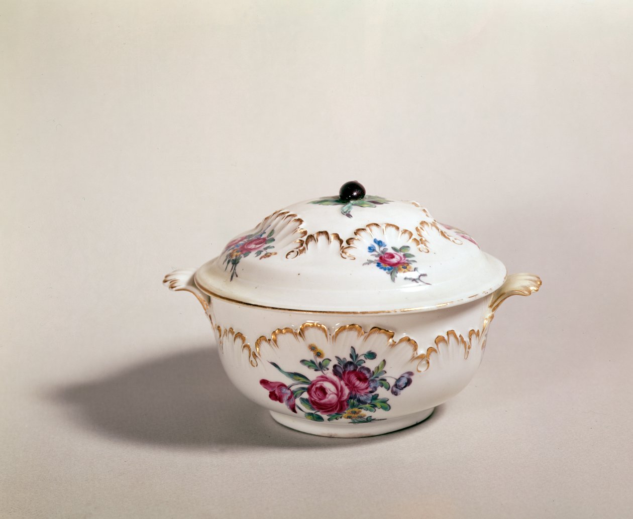 Suppeskål, lavet i Tournai, 1775-80 (porcelæn) af French School
