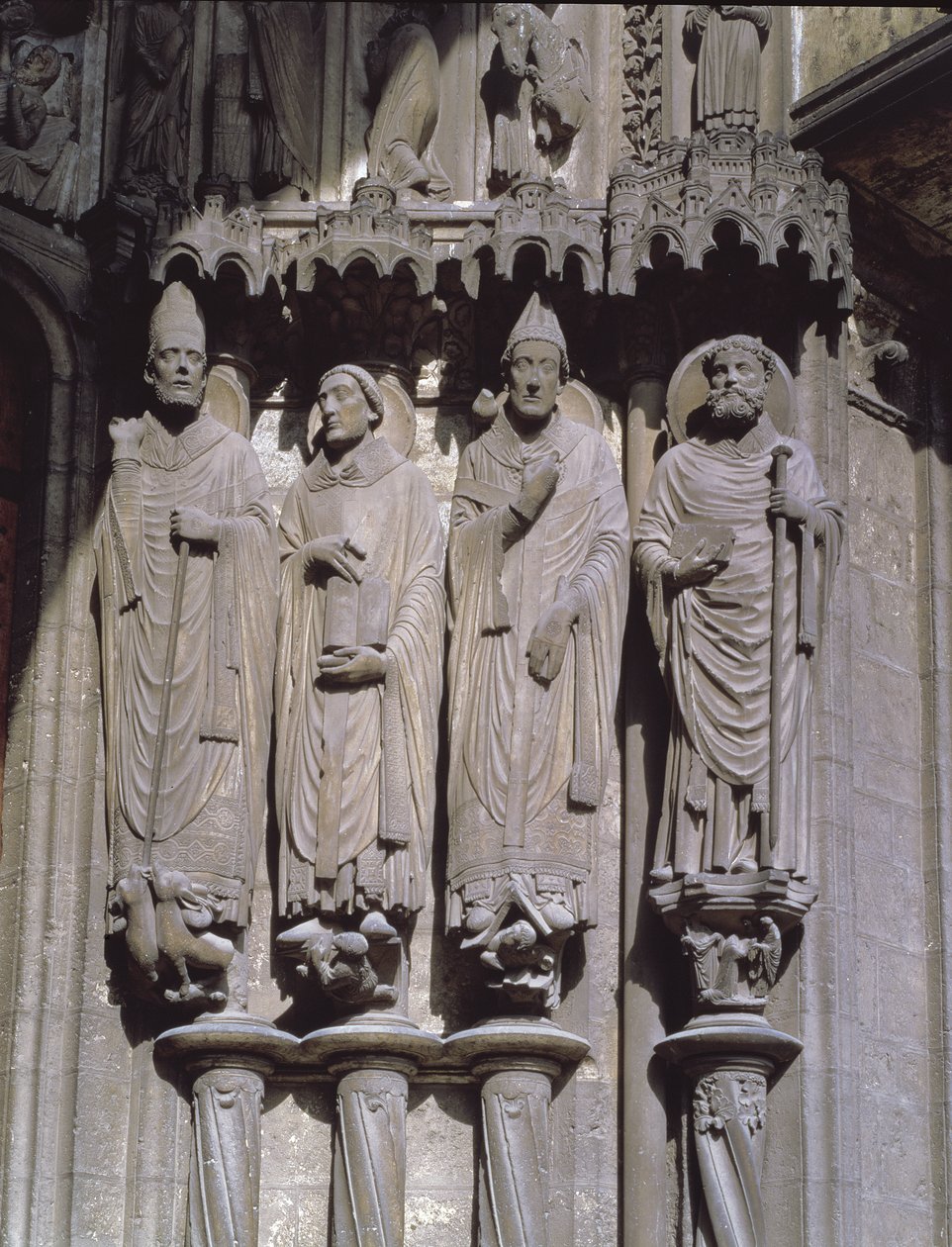 St. Martin, St. Hieronymus, St. Gregory og St. Avitus, skriftestolsfigurer fra den østlige portal af det sydlige våbenhus, begyndelsen af det 13. århundrede af French School
