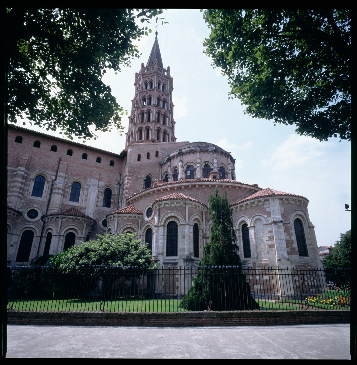 Sankt Sernin, påbegyndt c.1075-80 af French School