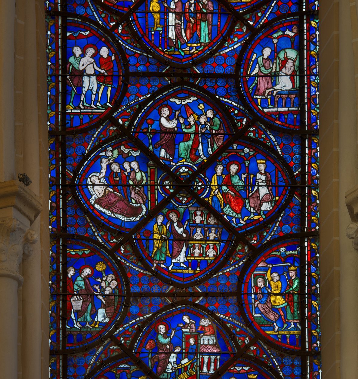 Glasmaleri fra katedralen i chartres: detaljer om Saint Thomas