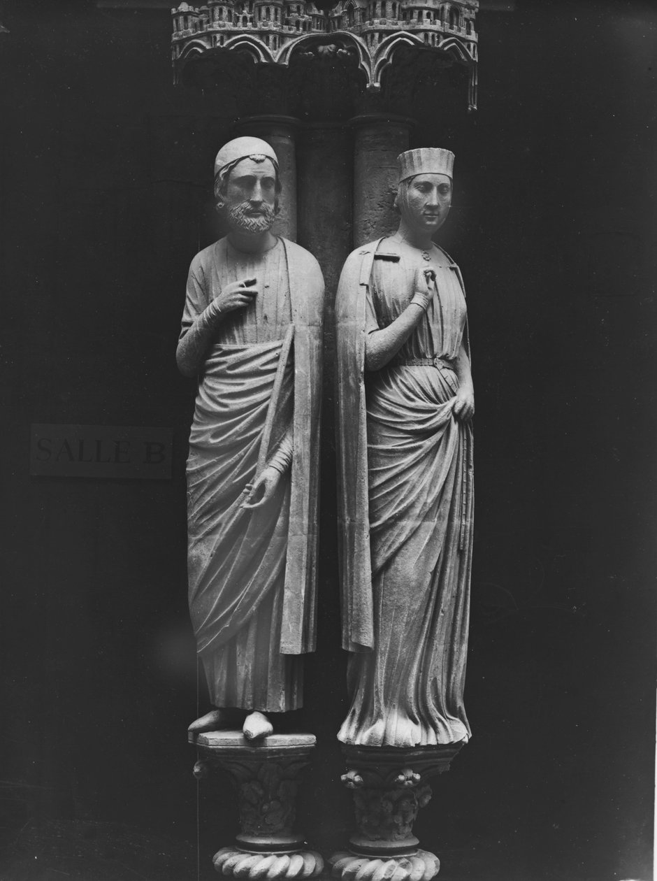 Statuer af Philippe Hurepel (1200-34) Comte de Clermont og hans kone Mahaut (d.1260) Comtesse de Boulogne et de Dammartin, karmfigurer fra Nordportalen, ca. 1230 af French School
