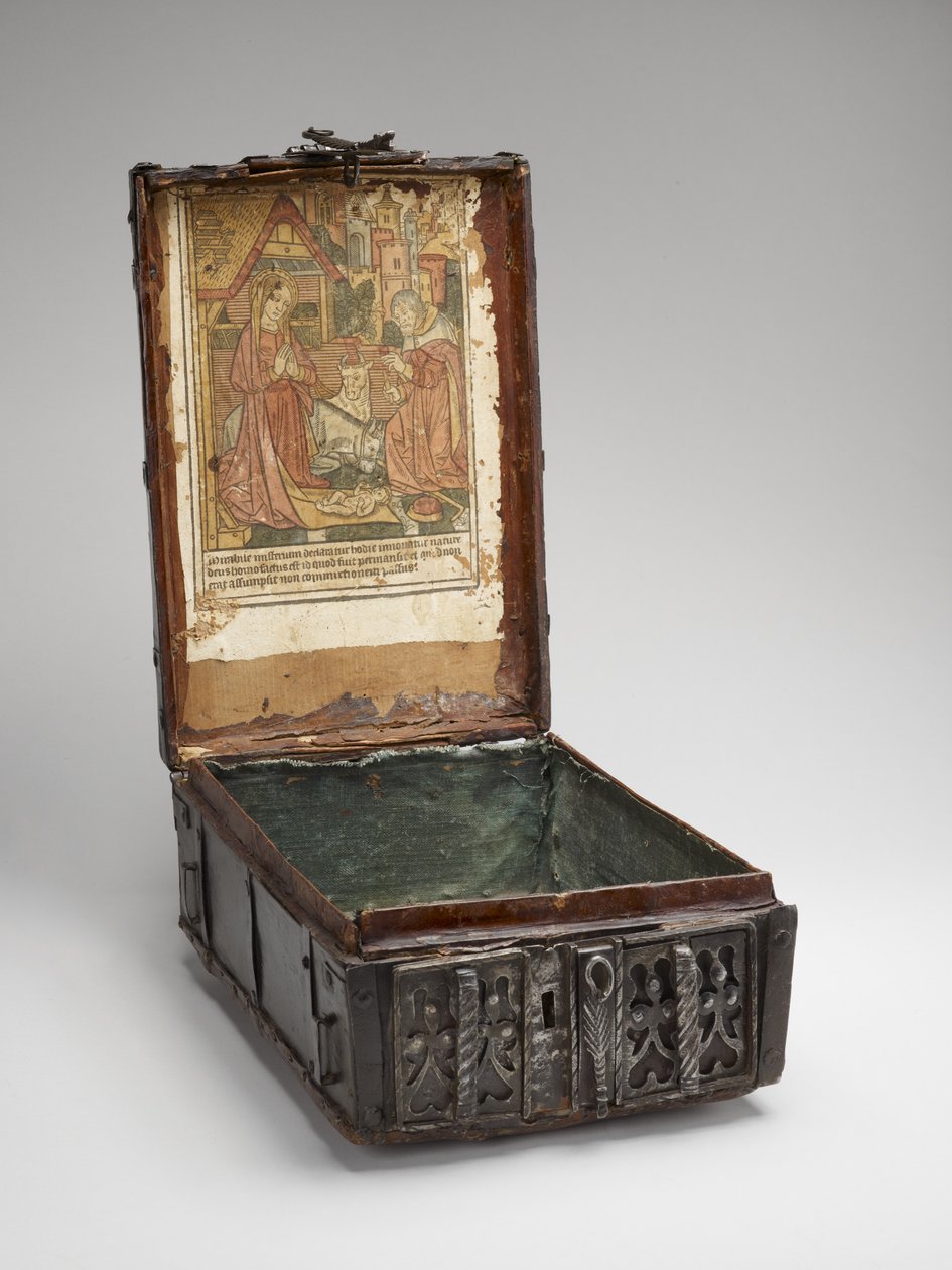 The Nativity, in Coffer, c.1490 (træsnit i sort håndfarvet med pensel, stencil og akvarel på elfenbenspålagt papir monteret på indersiden af en kiste, konstrueret af træ, jern, læder, hestehår og linned) af French School