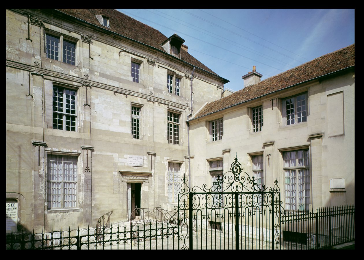 Fødestedet for Jean de la Fontaine (1621-95) bygget i 1559 af French School