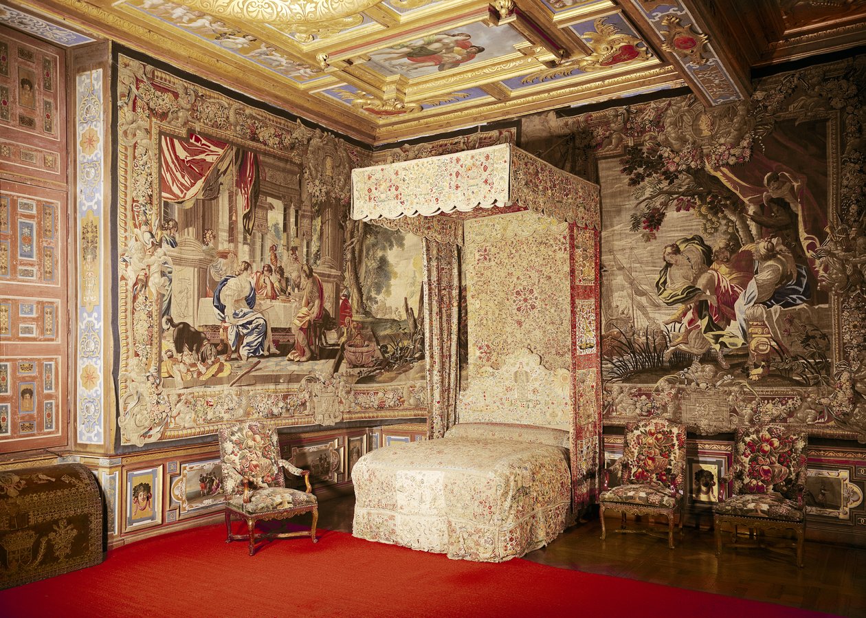 Kongens sengekammer med Gobelins gobeliner efter Simon Vouet (1590-1649) af French School