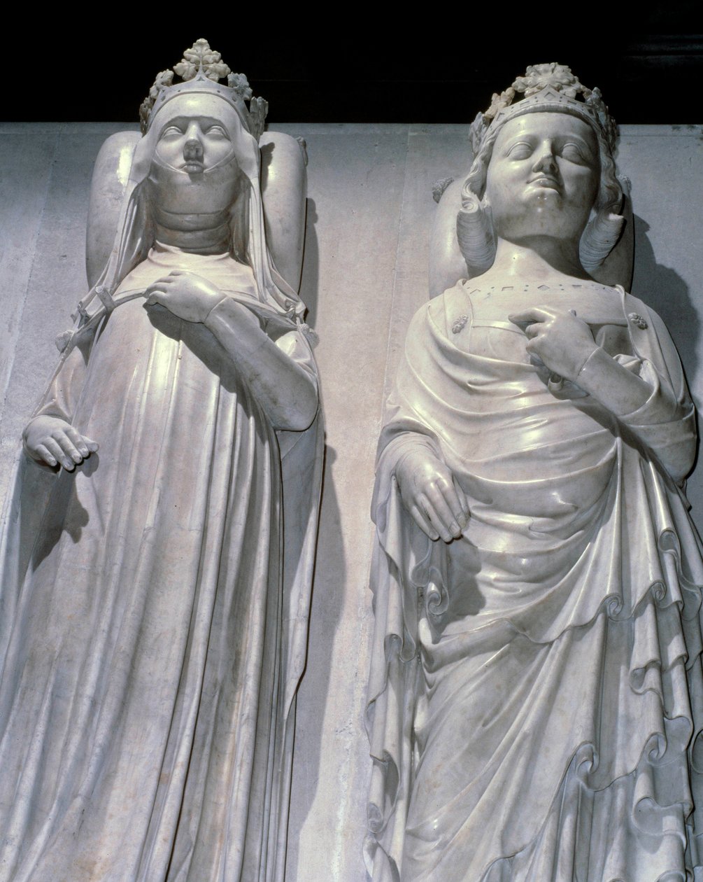 Marmorforekomsterne af dronning Jeanne af Evreux (1307-1371) og kong Charles IV Le Bel (1294-1328). Det er samme model som Maubuissons, lavet på dronningens ordre af Jean de Liege (kendt omkring 1357-1381). Basilica of Saint Denis, kongelig nekropolis. af French School