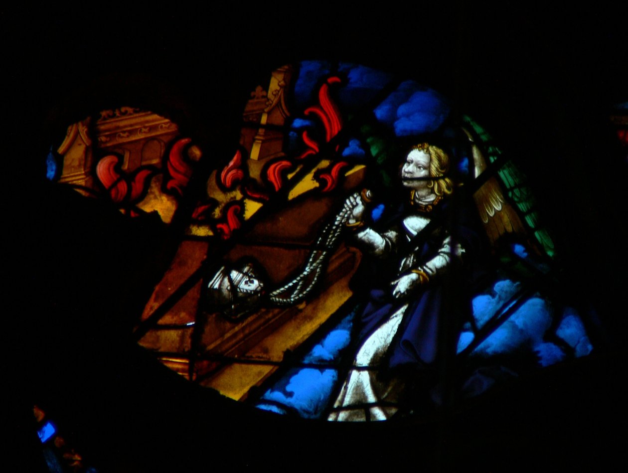 Vinduet med vestrosen viser en scene fra Åbenbaringens Bog: en engel, der giver røgelse til alteret (symboliserer de helliges bønner) (8:3). af French School