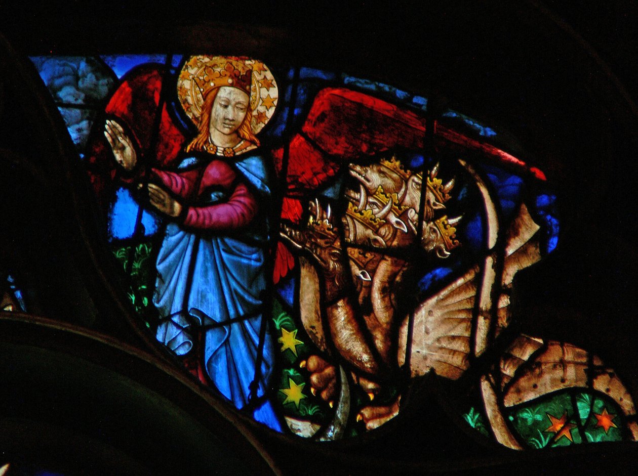 Vinduet med vestrosen viser en scene fra Åbenbaringens Bog: dragen forfølger mandens mor; men hun har vinger, som hun kan flyve ud i ørkenen med (12:13 14). af French School