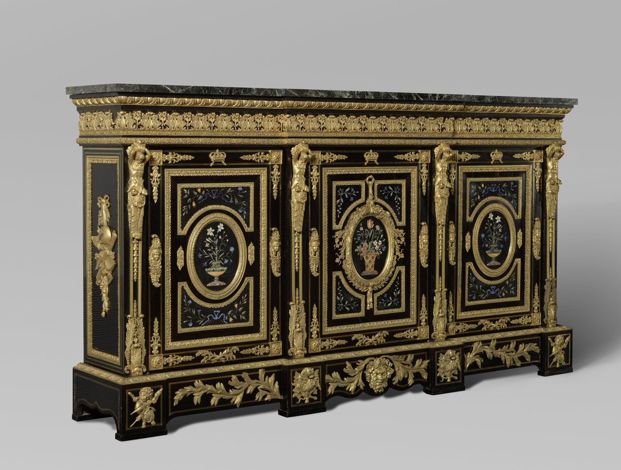 Tredørs skab, ca. 1835-38 (forgyldt træ med bronze) af French School