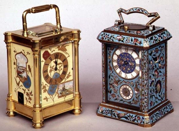 To franske vognure med emaljedekoration, ca.1870 af French School