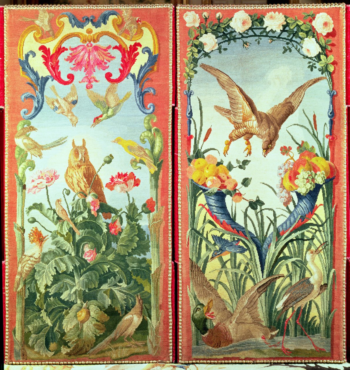 To paneler af tæppe lavet til en foldeskærm, forestillende fugle, blomster og frugt, Savonnerie Workshop (tekstil) af French School