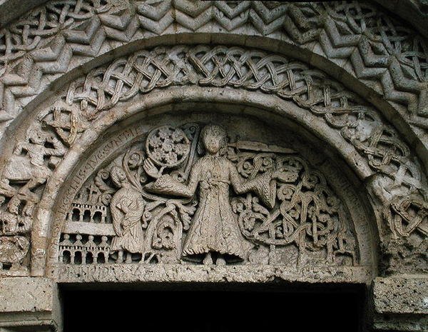 Tympanum, der forestiller Åbenbaringens Kristus, der holder de syv stjerner i sin hånd af French School