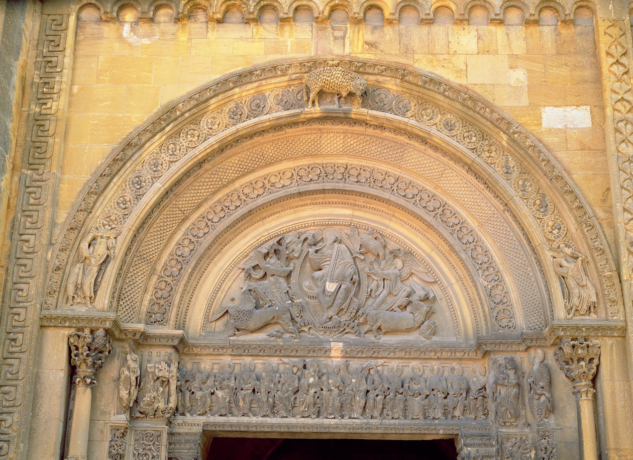Tympanon på våbenhuset, der forestiller Kristus i Majestæt med evangelisternes symboler, ca. 1140-50 af French School