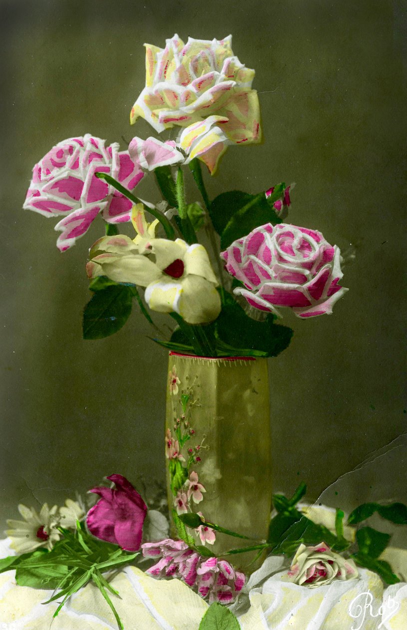 Vase med roser ca. 1898 (håndfarvet foto) af French School