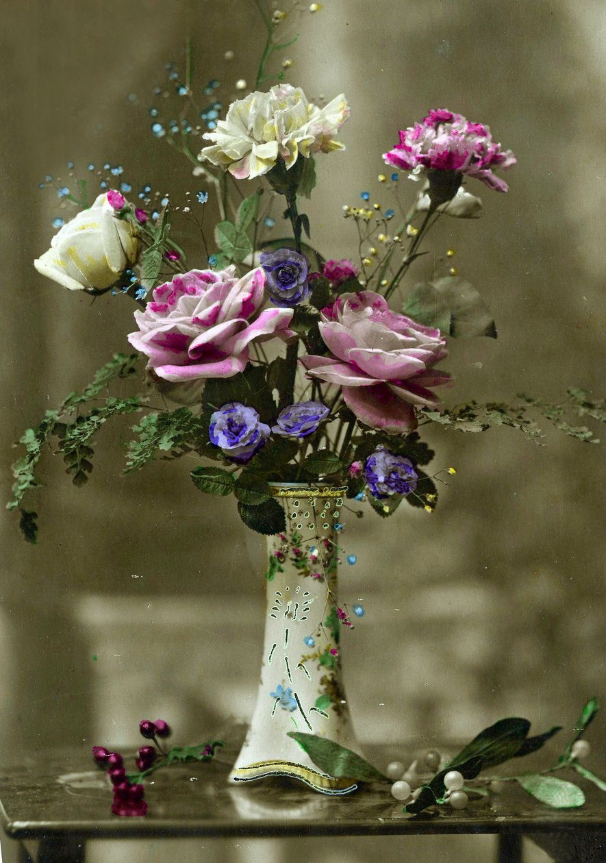 Vase med blomster ca. 1898 (håndfarvet foto) af French School