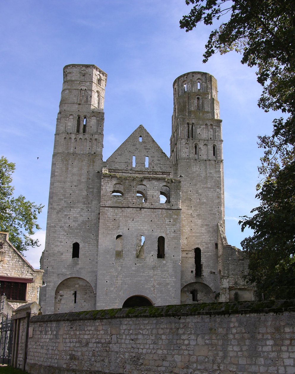 Udsigt over Jumieges Abbey af French School