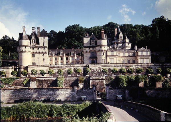 Udsigt over Chateau dUsse, bygget før 1480 for Antoine de Bueil af French School