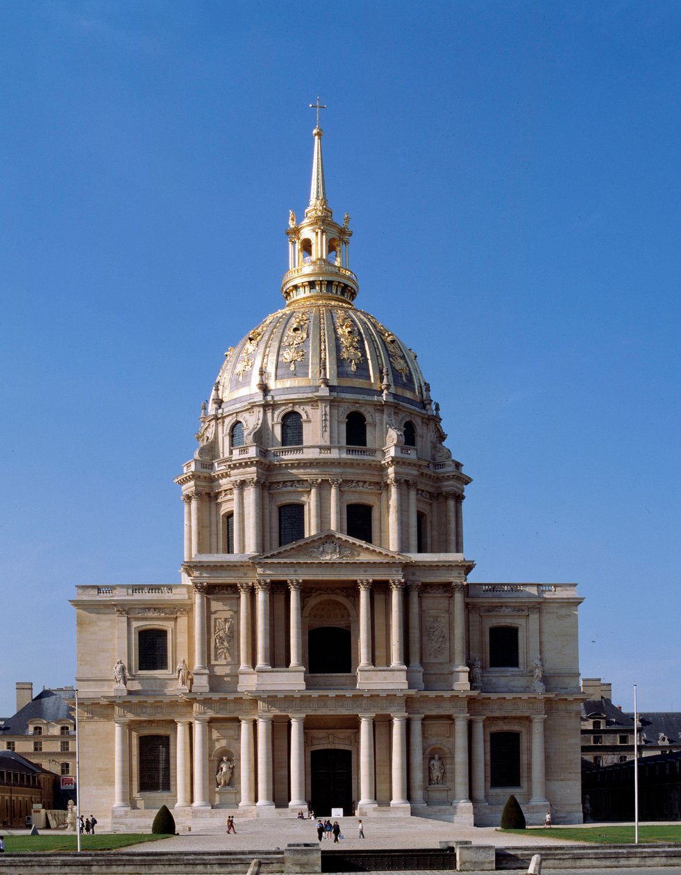 Udsigt over Hotel des Invalides, et parisisk monument, hvis konstruktion blev bestilt af Ludvig XIV i 1670. Paris af French School