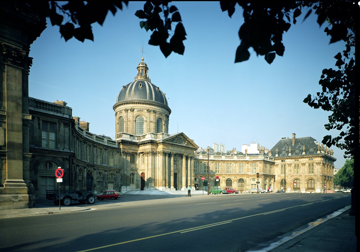 Udsigt over Institut de France fra Quai Conti, bygget af Francois dOrbay (1631-97) og Lambert, efter design af Louis Le Vau (1612-70) 1662-91 af French School