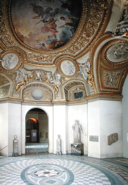 Udsigt over Mars Rotunda med stukfigurer af Michel Anguier (1612-86) af French School