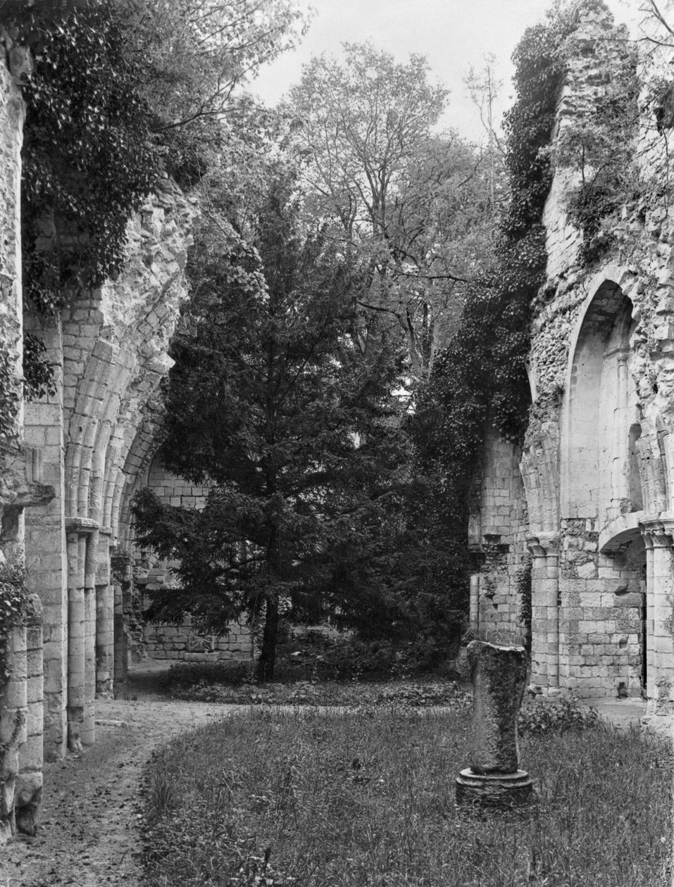 Udsigt over kirken, c.1052-67 af French School